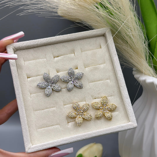 Pendientes de flores con diamantes de imitación